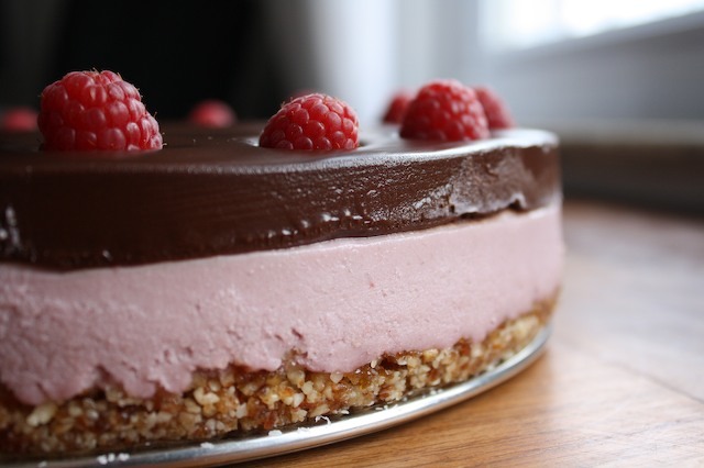 Raw Cheesecake with Blackberries
